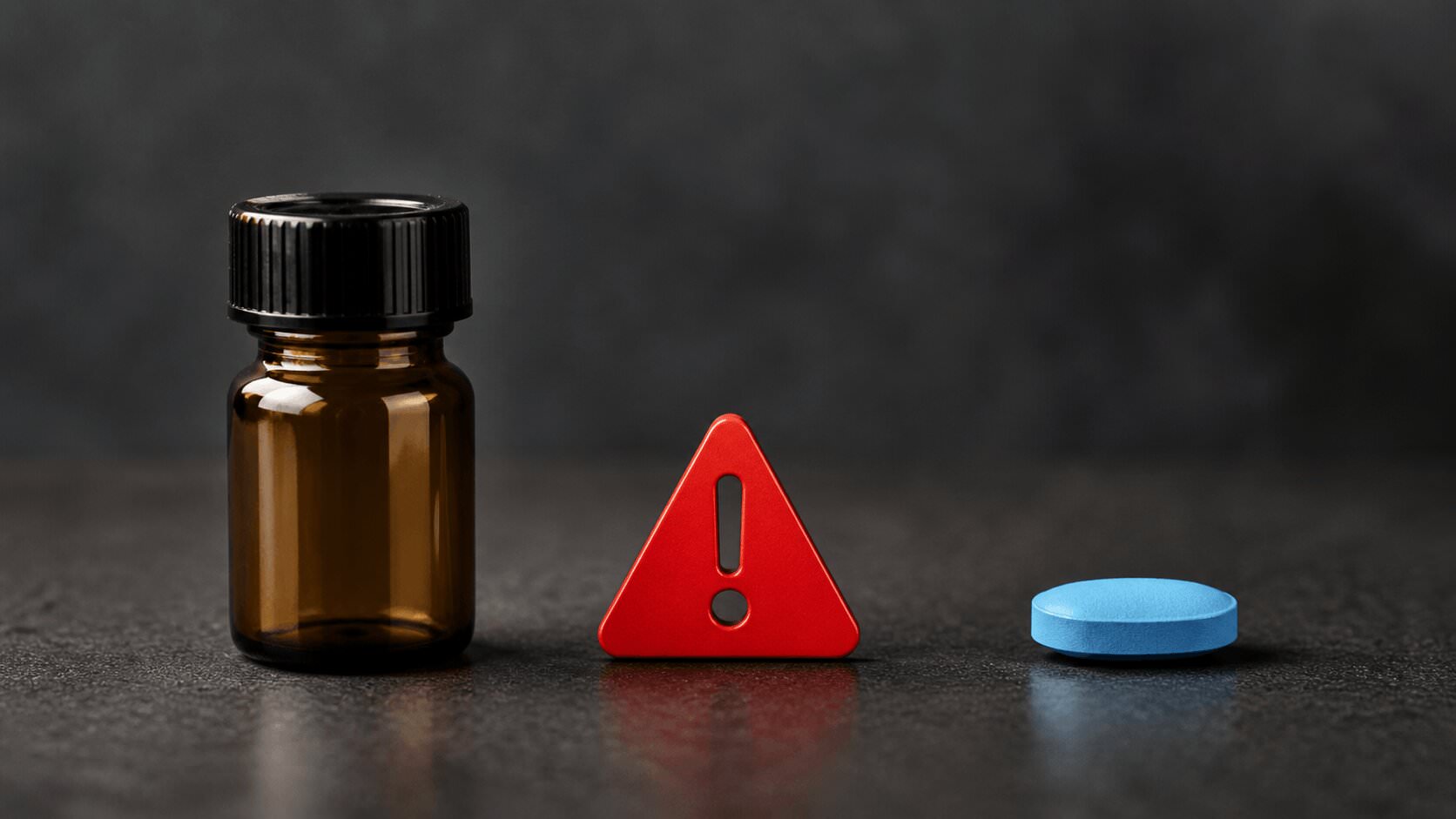 Poppers-Viagra-Warnbild mit Poppers-Fläschchen und generischer blauer Tablette